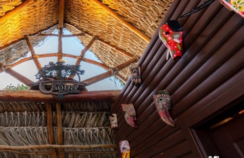 Rio Dulce Ski Chalet | 6-bedroom chalet in welcoming Izabal Department with AC, WiFi