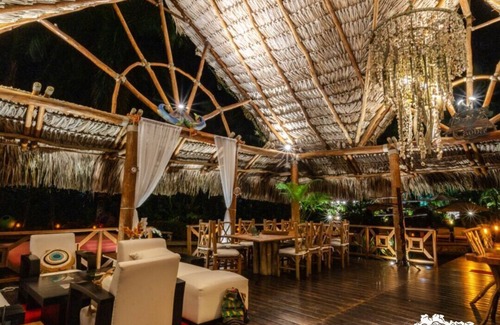 Rio Dulce Ski Chalet | 6-bedroom chalet in welcoming Izabal Department with AC, WiFi
