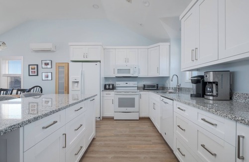 Ocean Hill House | 6 Bedroom Corolla home with private pool