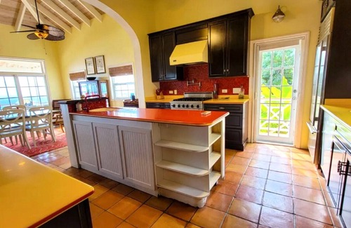 North Side Villa | 6 Bedroom Ensuite Villa with Ocean Views, Private Saltwater Pool, Tropical Gardens