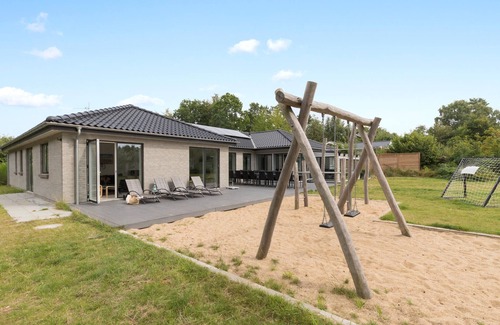 Bønnerup Strand House | 6 bedroom nice home in Glesborg