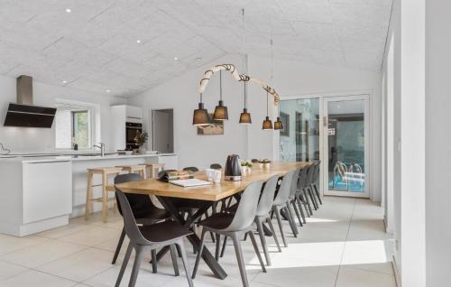 Bønnerup Strand House | 6 Bedroom Nice Home In Glesborg