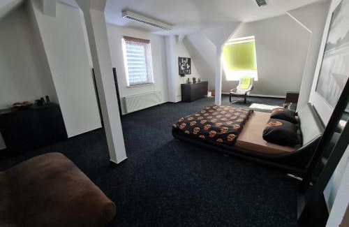 Ortsamt 5 Apartment | 6 bedroom Private APARTMENT & Lounge