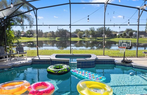 Sunrise Lakes House | 6 Bedrooms. Private South Facing Swimming Pool. BBQ