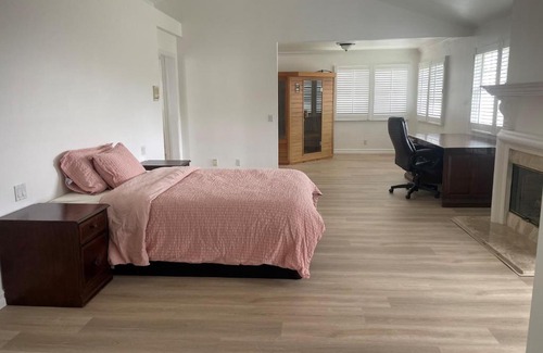 Los Angeles House | 6 beds and 6 baths home at Tarzana LA