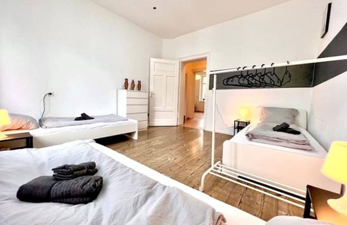 Hagen Apartment | 6 beds with double bed, 4min to the A45, balcony, central Hagen Süd, free parking