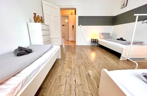 Hagen Apartment | 6 beds with double bed, 4min to the A45, balcony, central Hagen Süd, free parking