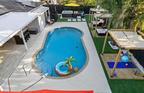 South Bradenton Villa | 6 BR Pool Family Getaway near Coquina Beach