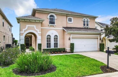 Calabay Parc House | 6 BR Princess Villa with South Facing Pool Near Dw