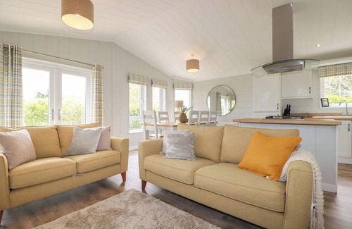 Lower Trengale Cottage | 6 FARAWAY FIELDS, with hot tub in Dobwalls