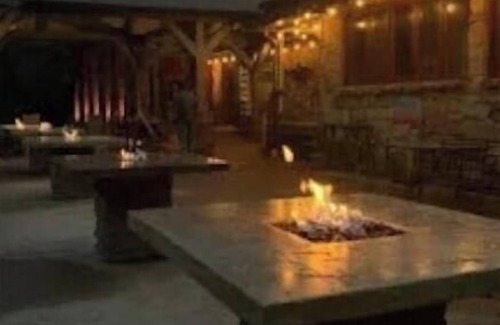 Tylersburg Apartment | 6-Forest Room King