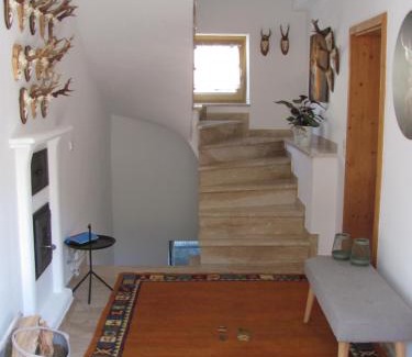 Unterallgau House | #6 Helles sonniges Zimmer mit 2 Betten,Sofa W-Lan frei Airport nah gelegen mit WG Bad