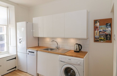 Biggar Cottage | 6 KIRKSTYLE, pet friendly, character holiday cottage in Biggar