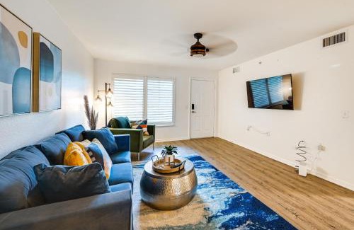 Naples Apartment | 6 Mi to Beach Naples Condo with Pool and Hot Tub