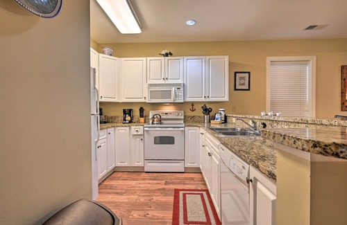 Carolina Forest Condo | 6 Mi to Boardwalk: Condo w/Pool in Myrtle Beach