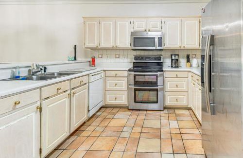 Albany House | 6 Mi to Dtwn Albany Convenient Home with Patio