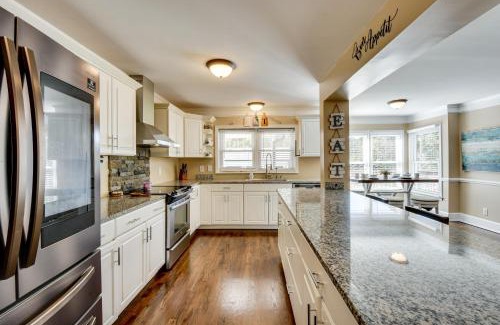 Anderson House | 6 Mi to Dtwn Anderson Grand Family Home with Yard!