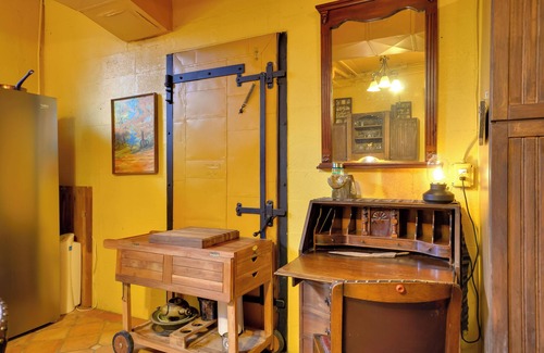 Ardenwald Apartment | 6 Mi to Dtwn Portland: Historic Apt Near Trails!