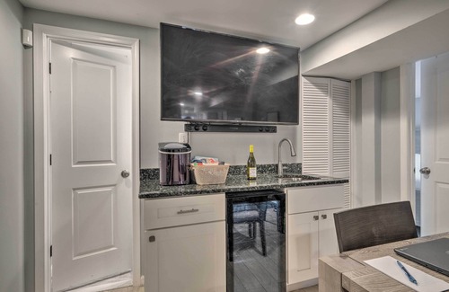 Northeast Apartment | 6 Mi to National Mall: Modern DC Apartment!
