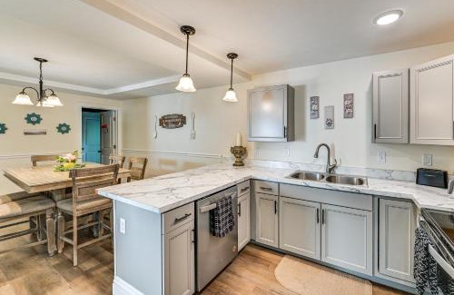 Mishawaka House | 6 Mi to Notre Dame Family Retreat with Deck and Yard