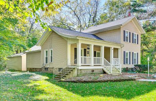 Mishawaka House | 6 Mi to Notre Dame Family Retreat with Deck and Yard
