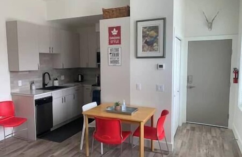 East Kootenay Condo | 6 min to Ski Hill/New & Modern/In Town