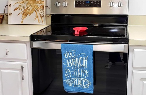 St. Augustine Beach Villa | 6 MIN. WALK TO THE BEACH! POOL & TENNIS CLEAN,2BR,2BA VILLA, 5-STAR REVIEWS!