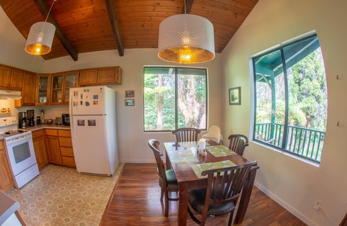 Volcano House | 6 mins from Nat'l Park! Enjoy the sound of rain & birds in a peaceful retreat.