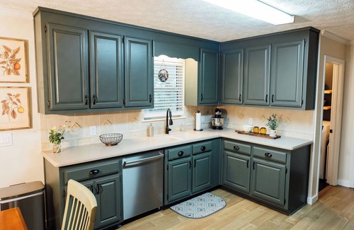 Dahlonega House | 6 Minutes to Downtown Dahlonega - Wineries - Cozy Well Appointed 3 Bedroom Home