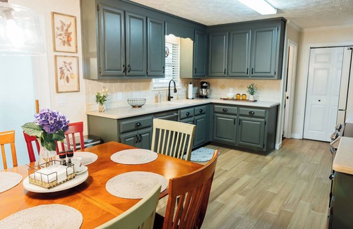 Dahlonega House | 6 Minutes to Downtown Dahlonega - Wineries - Cozy Well Appointed 3 Bedroom Home