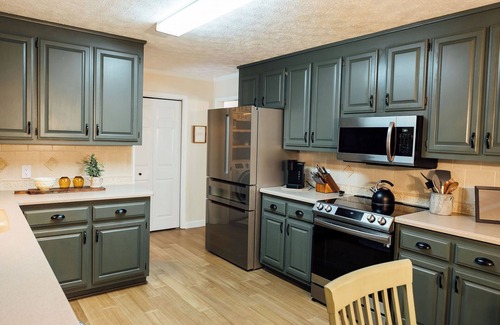 Dahlonega House | 6 Minutes to Downtown Dahlonega - Wineries - Cozy Well Appointed 3 Bedroom Home