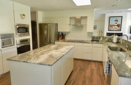 Oceanside House | 6 N Live Oak Bright Open Home, Golf Views, Short walk to Beach, Pet Friendly