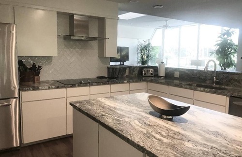 Oceanside House | 6 N Live Oak Bright Open Home, Golf Views, Short walk to Beach, Pet Friendly