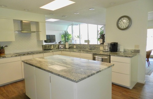 Oceanside House | 6 N Live Oak Bright Open Home, Golf Views, Short walk to Beach, Pet Friendly