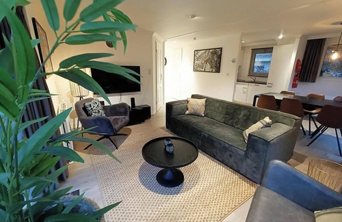 Beekbergen-Zuid House | 6 pers. chalet with 3 bedrooms and terrace with hot tub