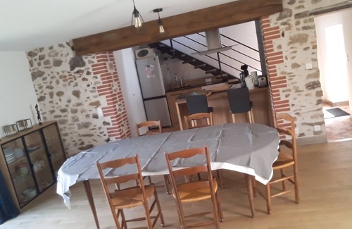 La Roche-sur-Yon House | 6-person gite with stunning view of Moulin Papon lake