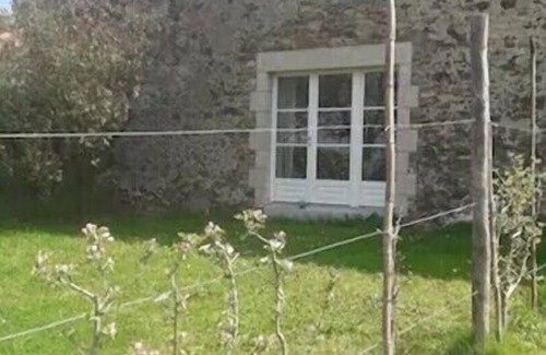 La Roche-sur-Yon House | 6-person gite with stunning view of Moulin Papon lake