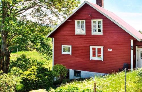 Bremnes House | 6 person holiday home in FINNÅS-By Traum