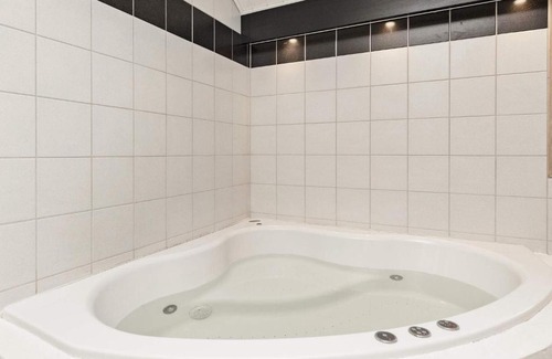 Mosevra House | 6 person holiday home in Oksb l