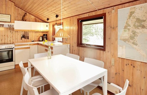 Mosevra House | 6 person holiday home in Oksb l