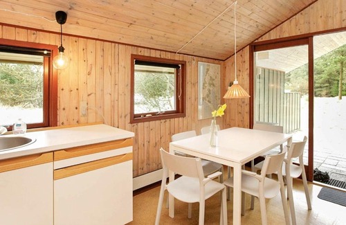 Mosevra House | 6 person holiday home in Oksb l