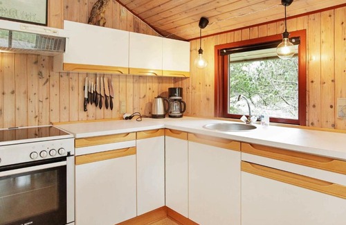 Mosevra House | 6 person holiday home in Oksb l