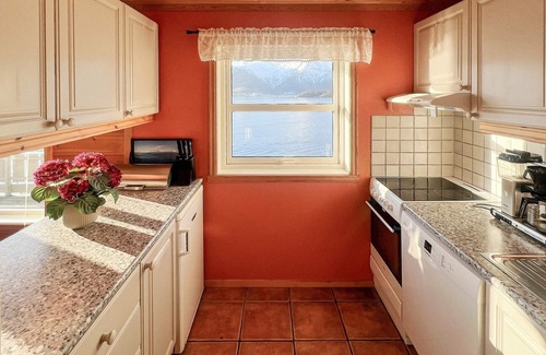Leikanger House | 6 person holiday home in Leikanger