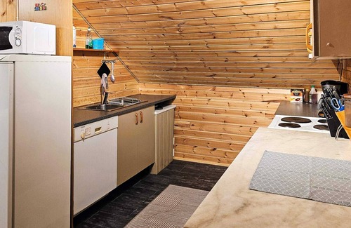 Tromso Apartment | 6 person holiday home in Rebbenes