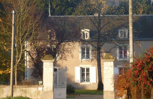 Vouneuil-sur-Vienne House | 6 persons with privative garden, heated pool