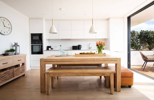 St Abbs Apartment | 6 THE BAY- modern sea view coastal apartment with Scandi-style interiors