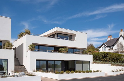 St Abbs Apartment | 6 THE BAY- modern sea view coastal apartment with Scandi-style interiors