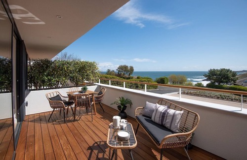 St Abbs Apartment | 6 THE BAY- modern sea view coastal apartment with Scandi-style interiors