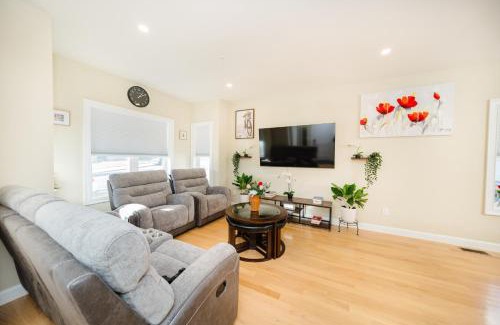 West Codman Hill - West Lower Mills Apartment | 60-1 4BR Boston - Cozy New Apt near Franklin Park
