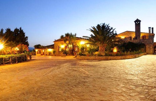 Alia House | 60 m² House ∙ 127 guests